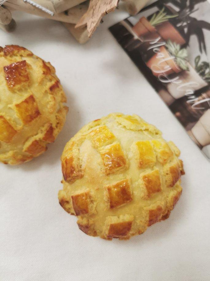 好吃到炸裂的港式菠萝包（附带制作酥皮的小视频）