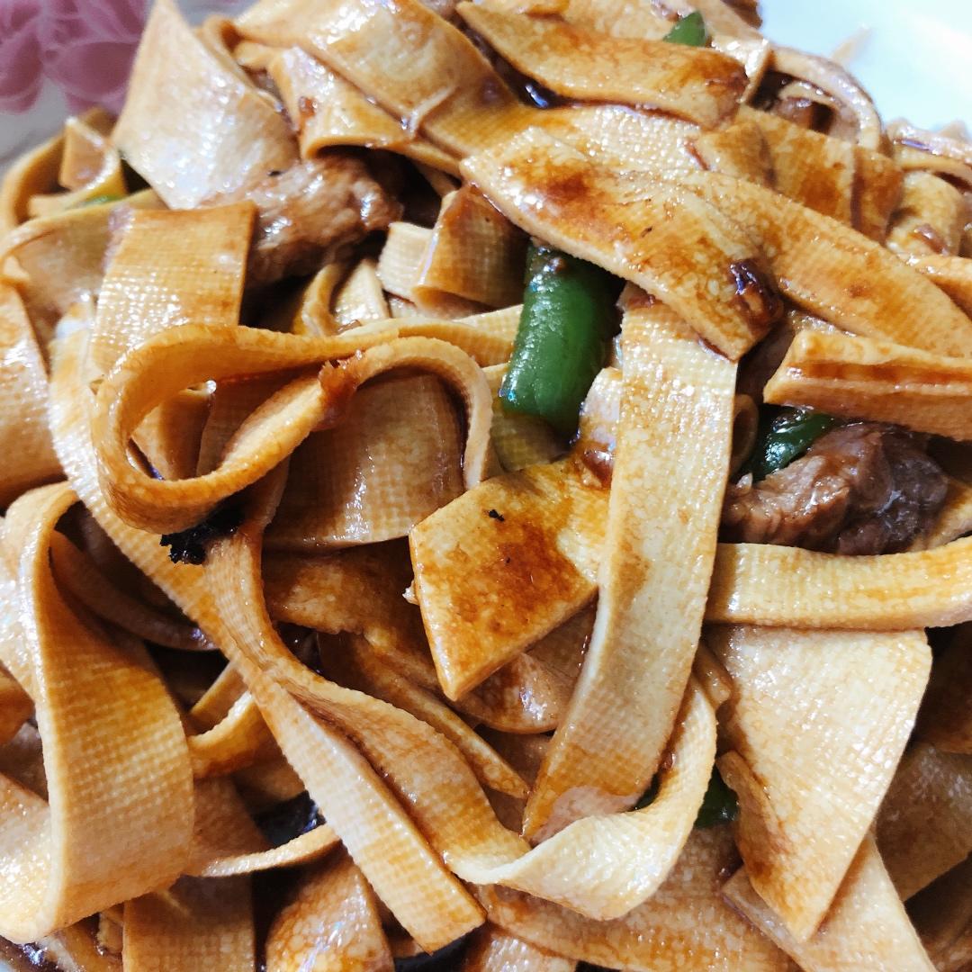 小熊今天也要好好吃饭做的青椒肉丝千张小炒