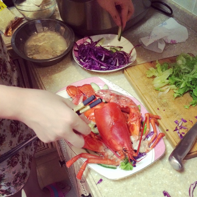 龙虾沙拉配葡萄柚鳄梨
