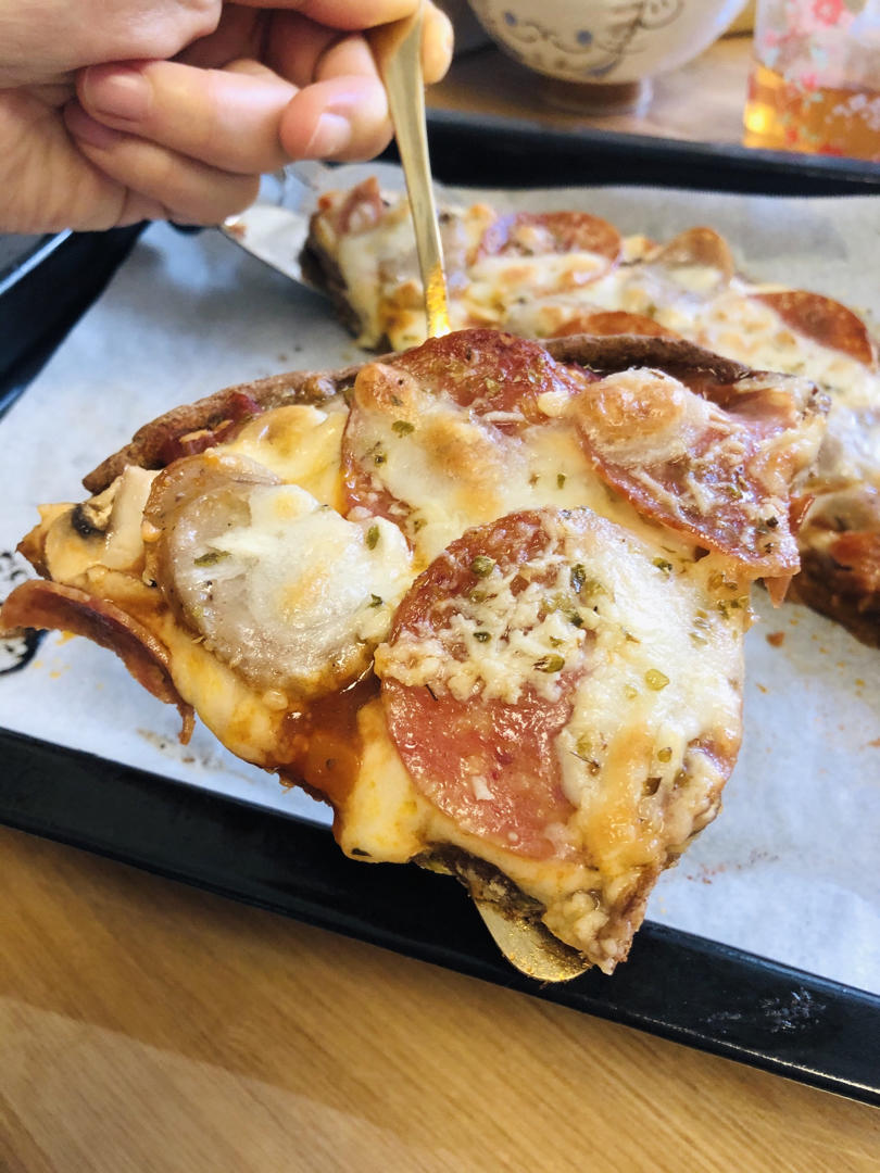 萨拉米薄底披萨 Salami Pizza
