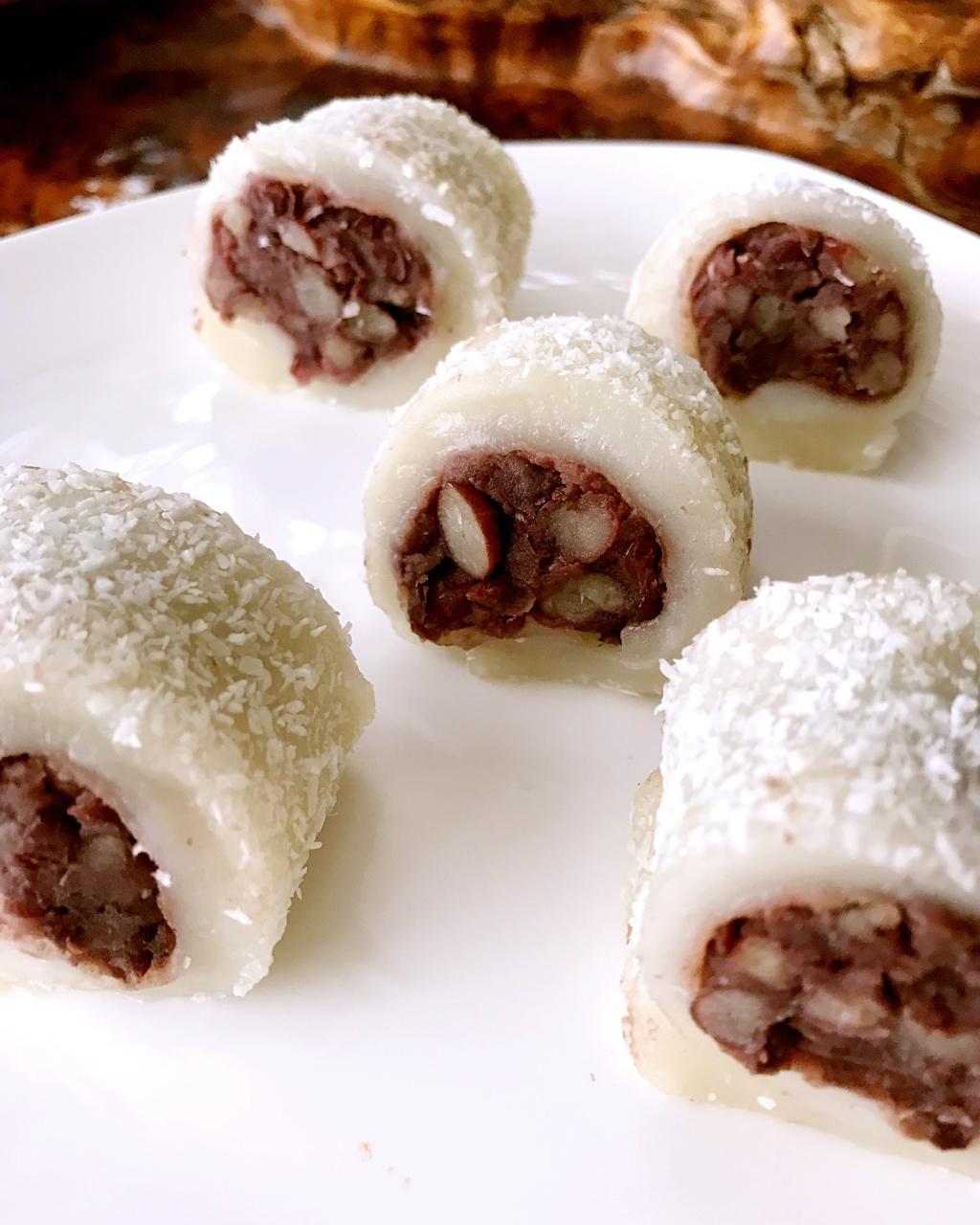 红的红珊瑚做的豆沙糯米卷