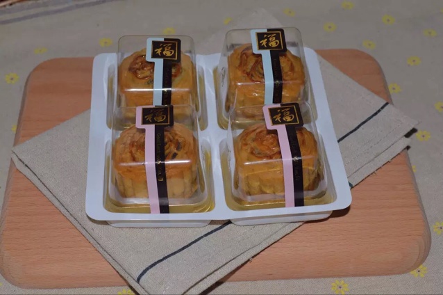 广式月饼——蛋黄莲蓉月饼