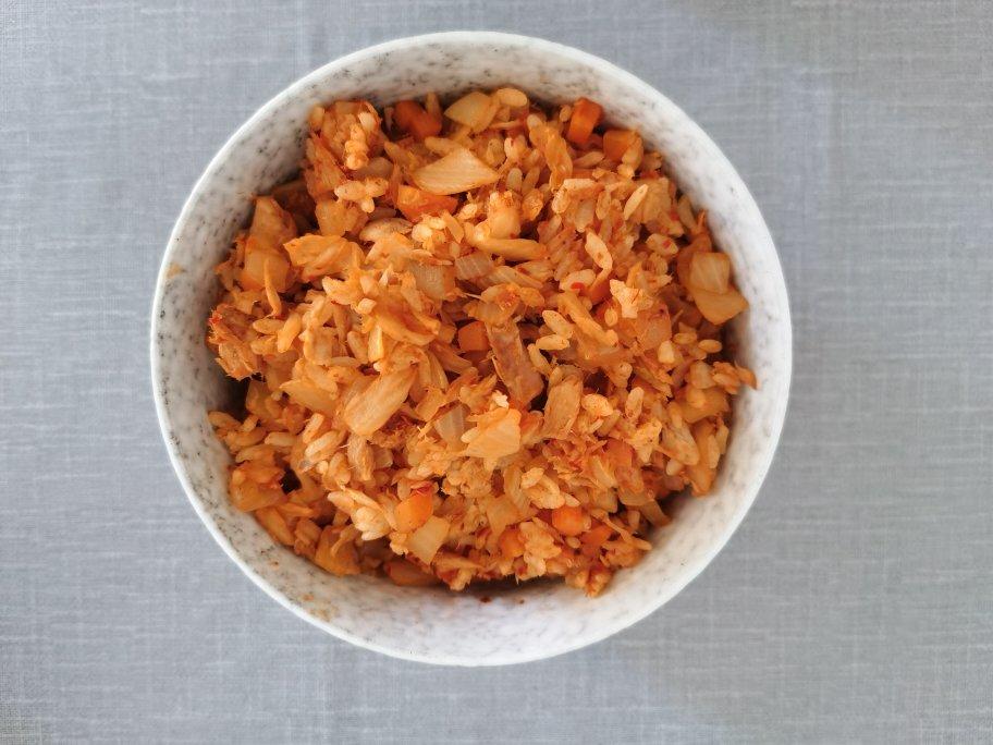 泡菜吞拿鱼（金枪鱼）炒饭—冬天就该来一碗红红火火的炒饭