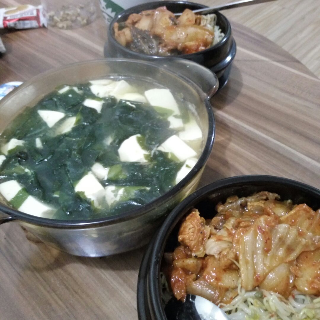 辣白菜五花肉拌饭