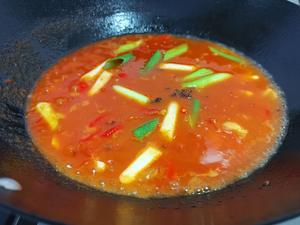 颜高味美的红酸汤鱼的做法 步骤3