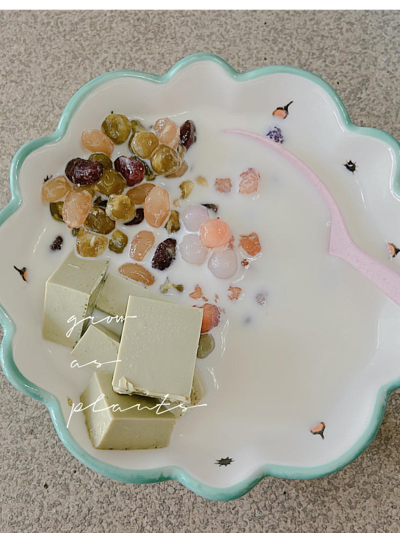 夏日必备小甜品抹茶奶冻白玉丸子