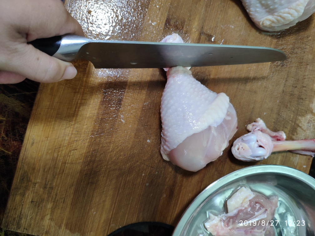 香滑嫩鸡腿肉卷的做法 步骤2