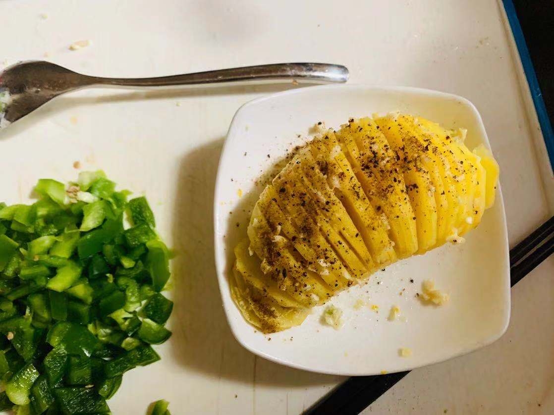 微波炉土豆 超级简单超级好吃的做法