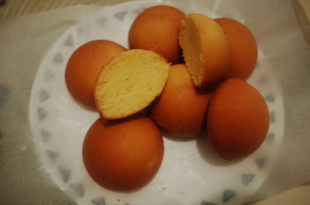 松软香甜的半圆海绵小蛋糕