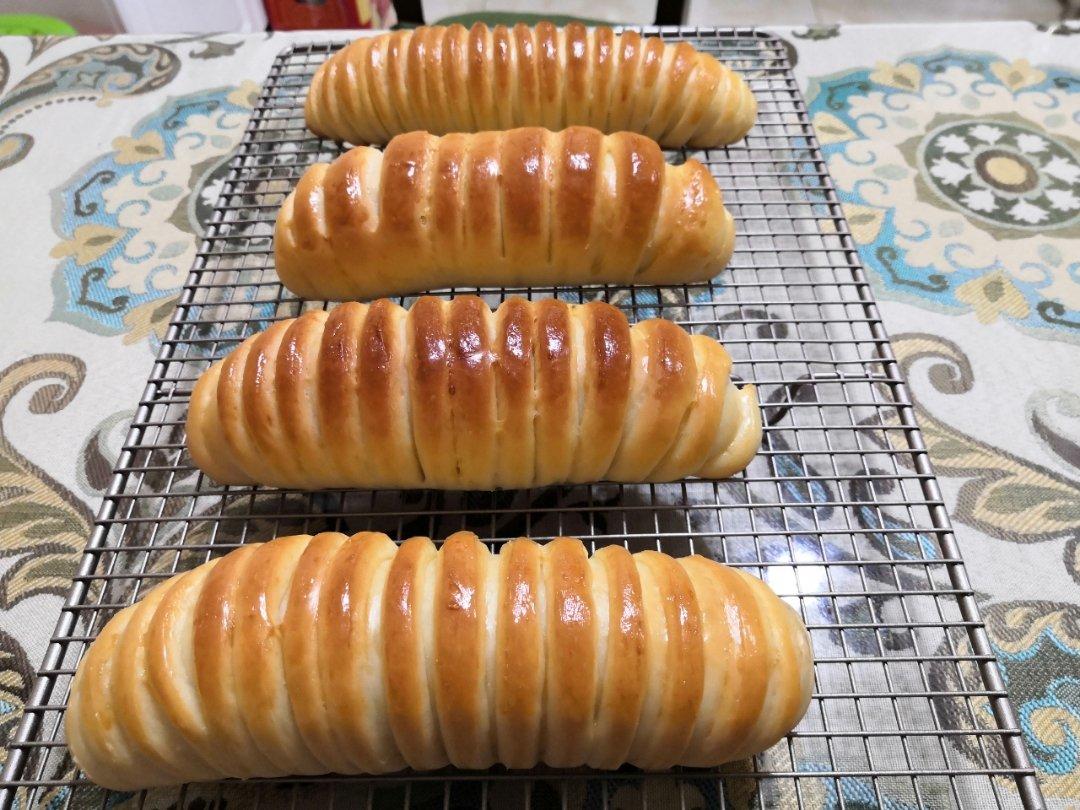 牛肉松毛毛虫面包