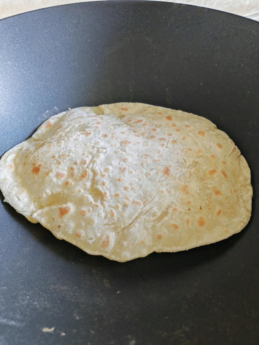 张张都鼓大泡的鸡蛋灌饼这样做不鼓大泡都难