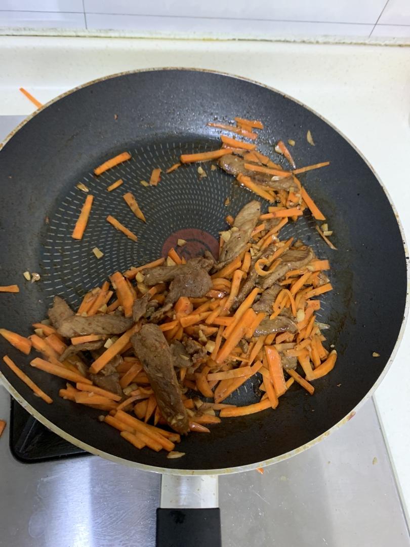 胡萝卜炒牛肉