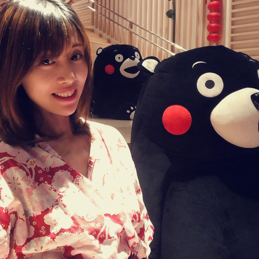 娜娜小姐在做饭