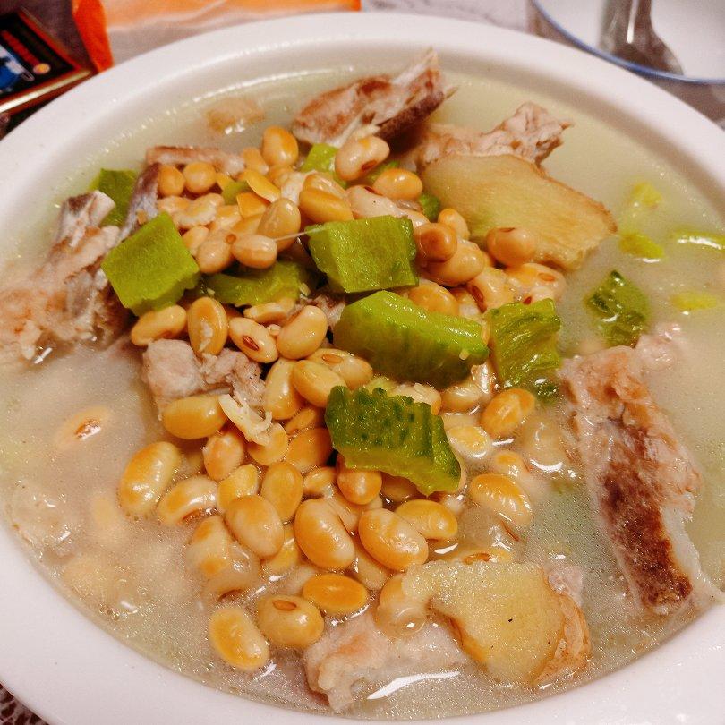 猪骨黄豆苦瓜汤