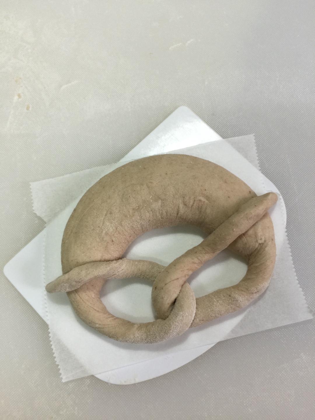 巴伐利亚碱水面包Brezen Pretzel的做法 步骤8