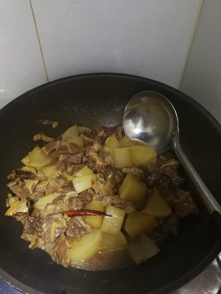 牛肉炖萝卜