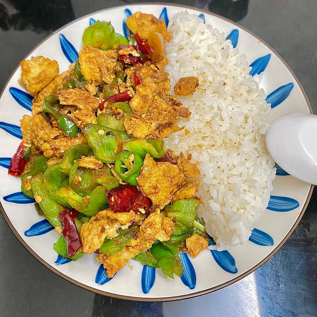 青椒鸡蛋盖饭