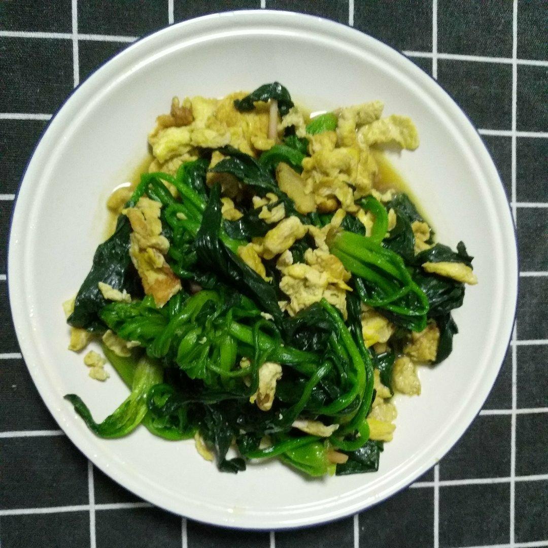 菠菜炒鸡蛋（味道香喷的秘诀）
