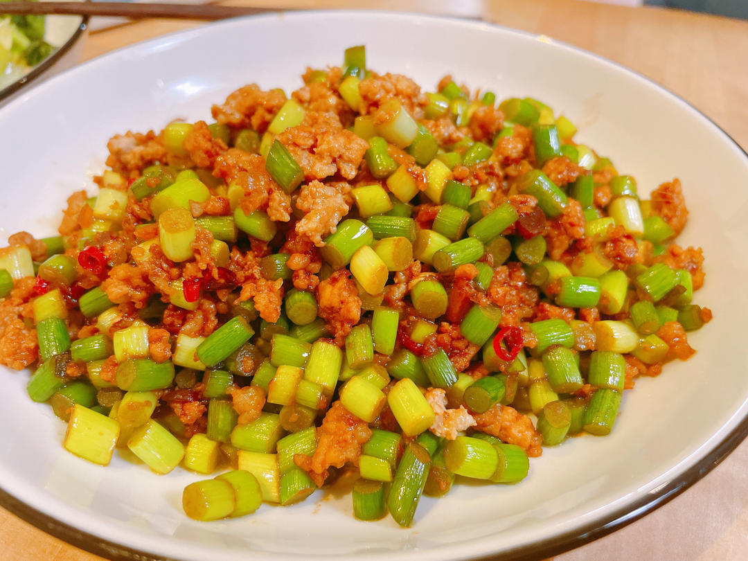 下饭外婆菜（肉沫炒蒜薹沫）