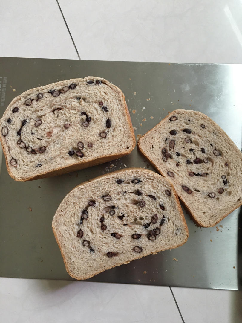 柔软好吃的蜜红豆牛奶吐司（无需分割、一次发酵）