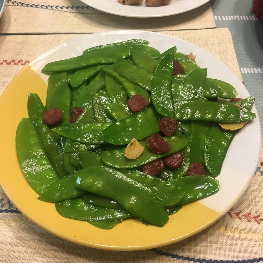 腊肠炒荷兰豆