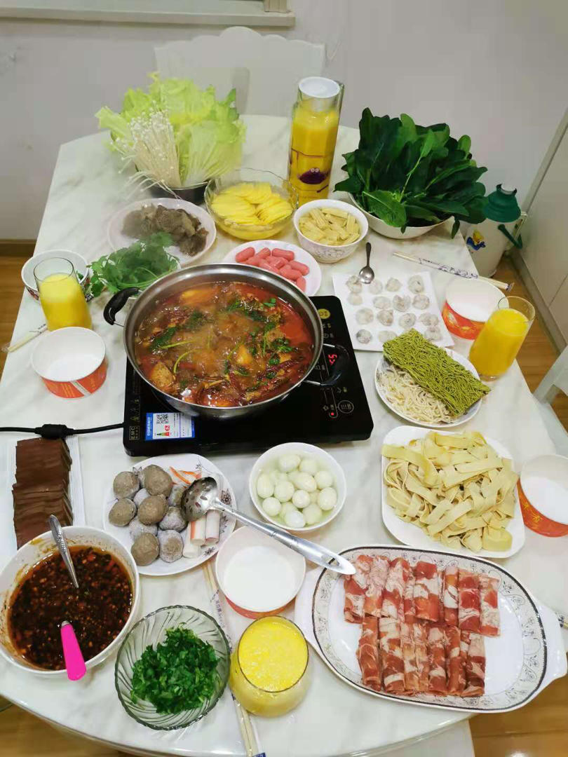 说好牵着手一辈子做的麻辣火锅家庭版