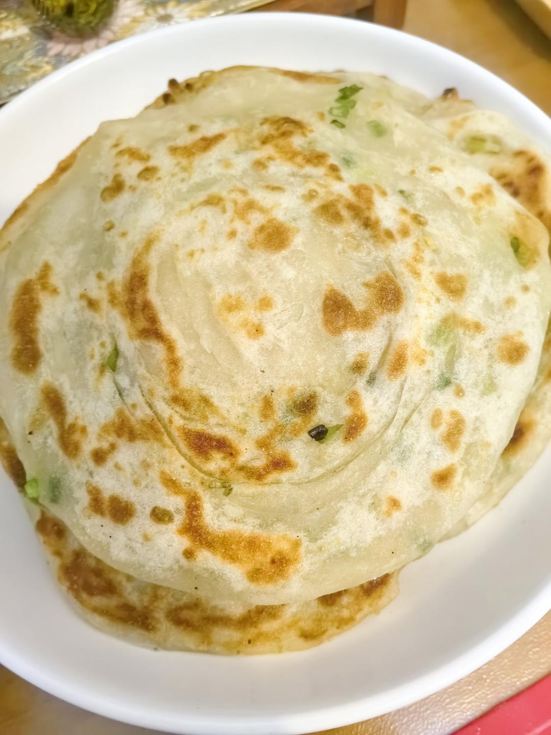 家常葱油饼 柔软多层 凉了也不硬 附细节视频详解