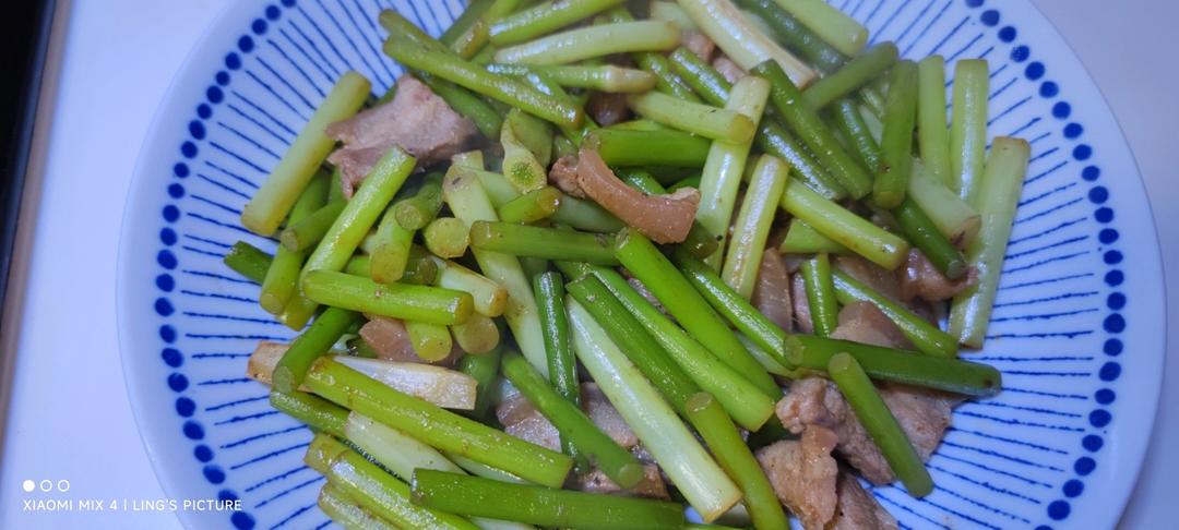 简单易做的下饭菜－蒜苔炒肉