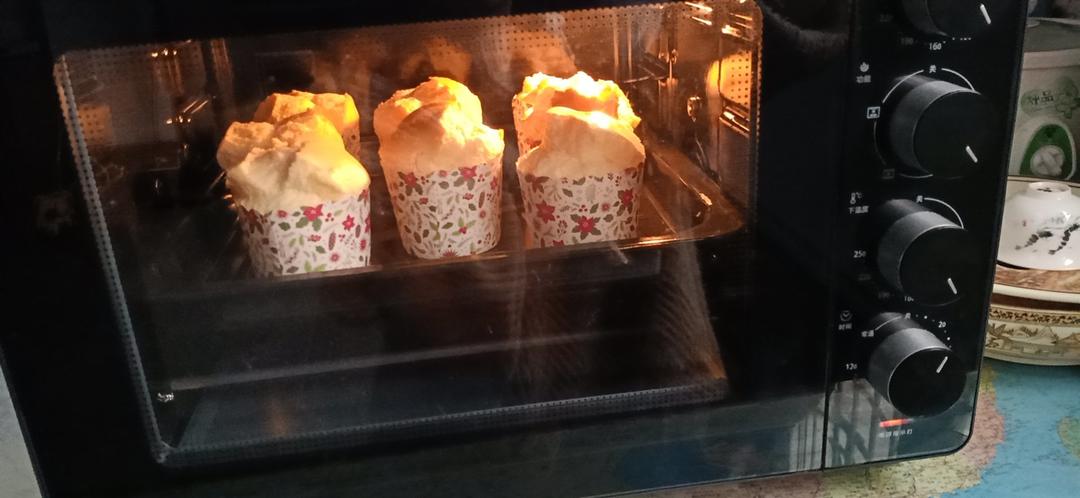 软绵绵的纸杯蛋糕