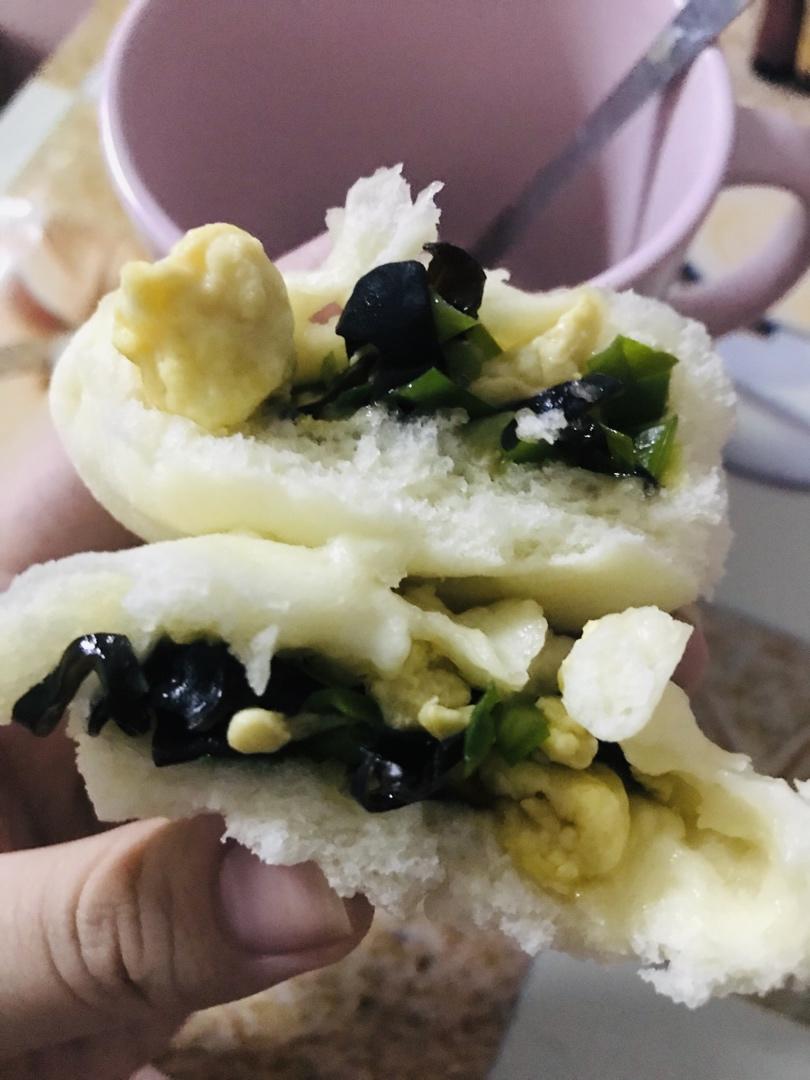韭菜木耳鸡蛋包子