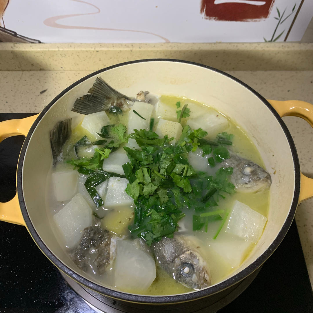 北鼎铸铁锅食谱｜鲫鱼萝卜汤