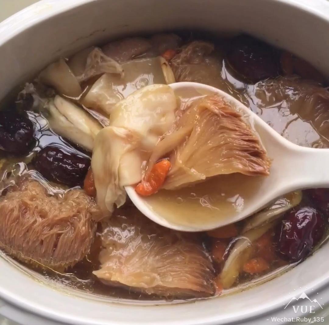🍲养颜汤💕花胶炖乳鸽