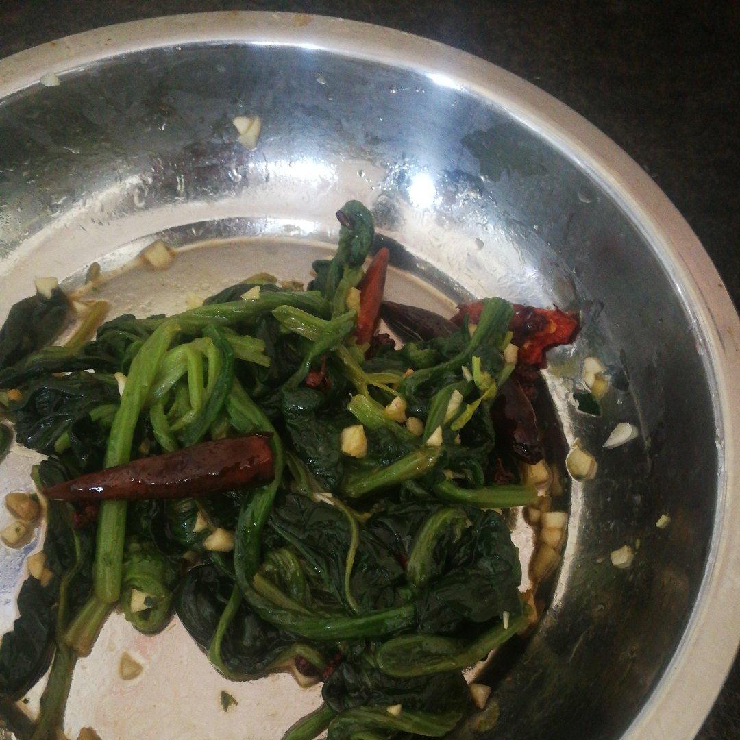 凉拌菠菜(家传秘方)