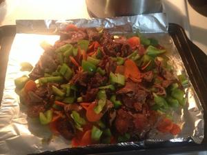 增肌减脂餐：青椒胡萝卜烤牛肉的做法 步骤4