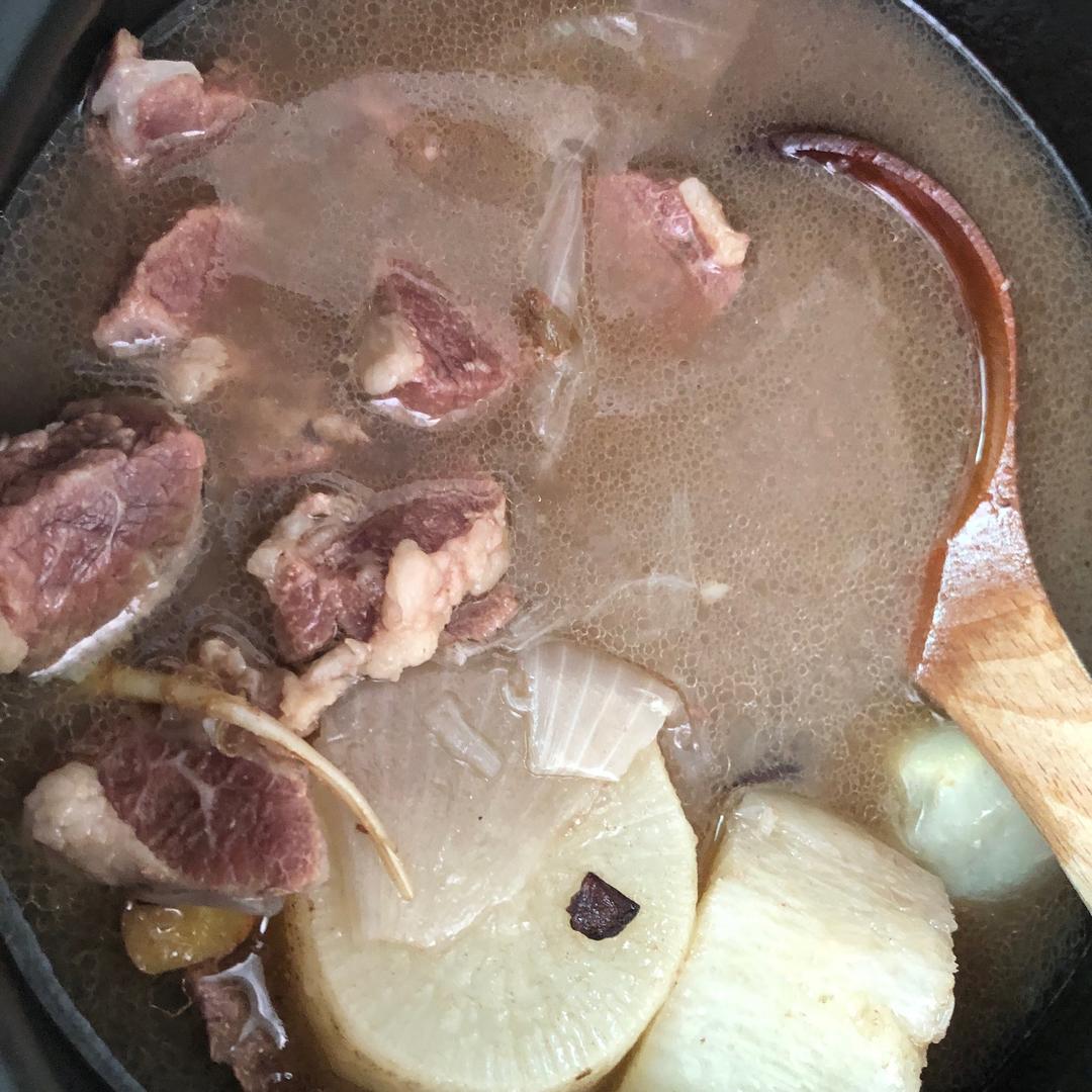 白萝卜炖牛肉的做法