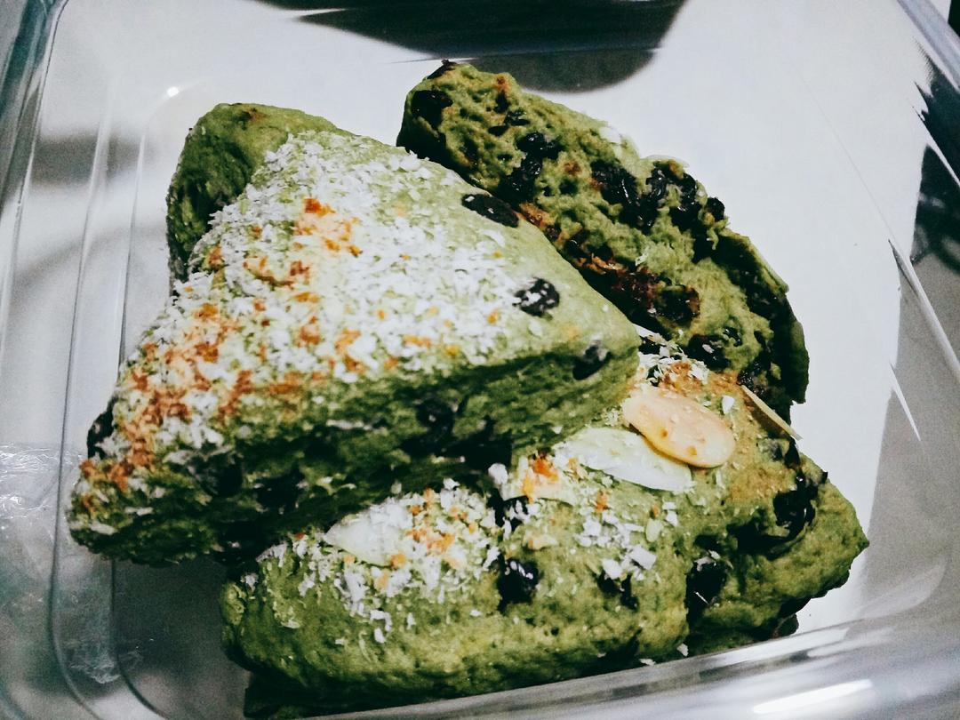 淡奶油抹茶蔓越莓司康（一款快速消耗淡奶油的方子）_(•̀ω•́ 」∠)_