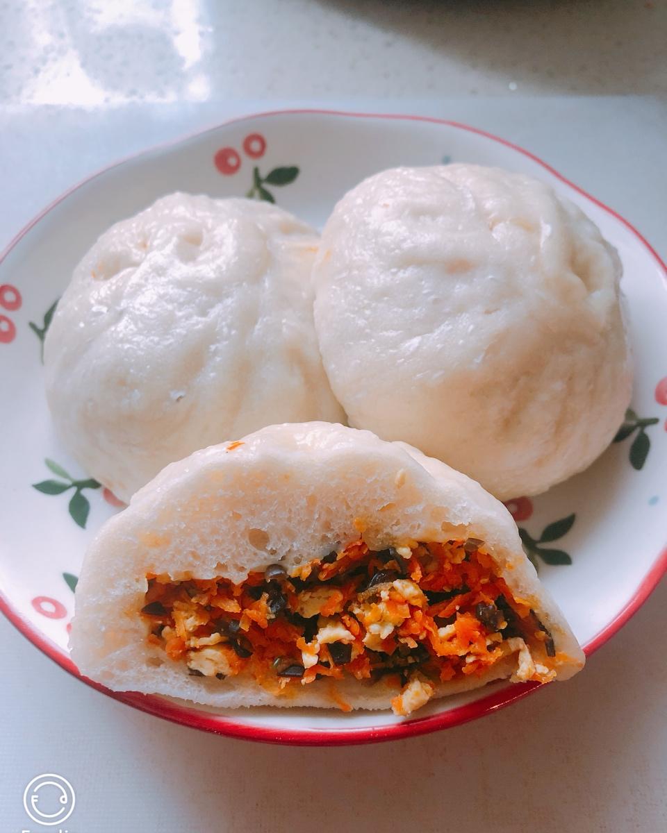 胡萝卜木耳鸡蛋包子——素包子也可以很好吃~
