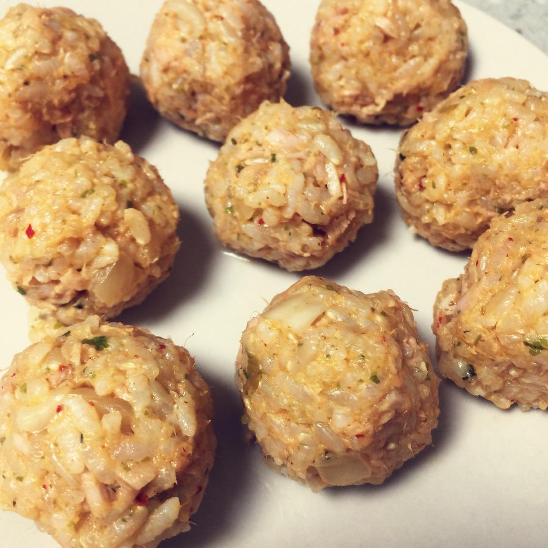 金枪鱼饭团