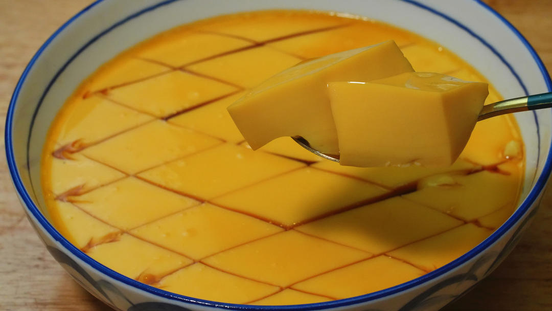 蒸鸡蛋羹用凉水还是开水？蒸几分钟？教你老一辈做法，比豆腐还嫩