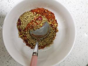 秘制辣椒油的做法 步骤2
