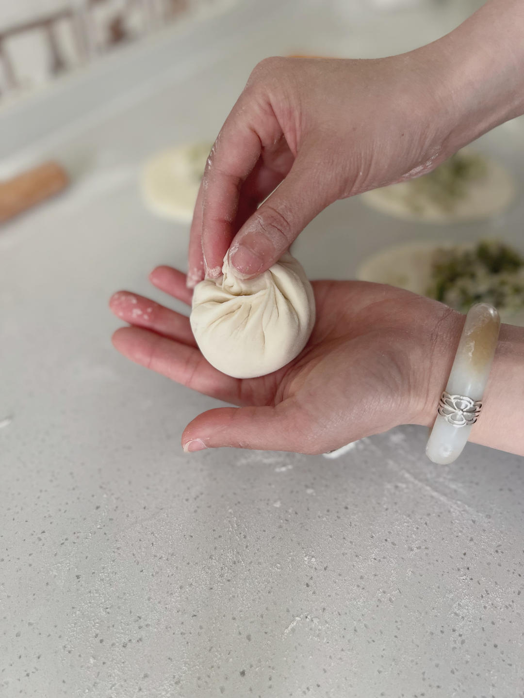 烙饼不硬的小窍门 掌握了你也能看出柔软多层凉了不硬的小油饼