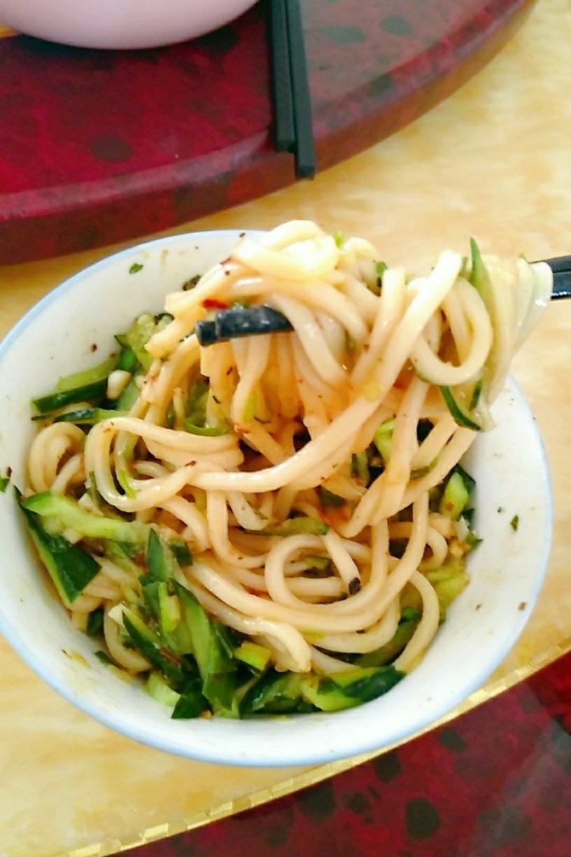 超简单的酸辣凉拌面