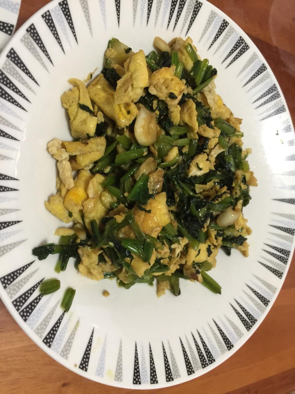 菠菜炒鸡蛋（味道香喷的秘诀）