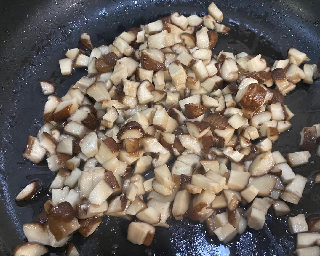 萝卜香菇猪肉饺子陷的做法 步骤3