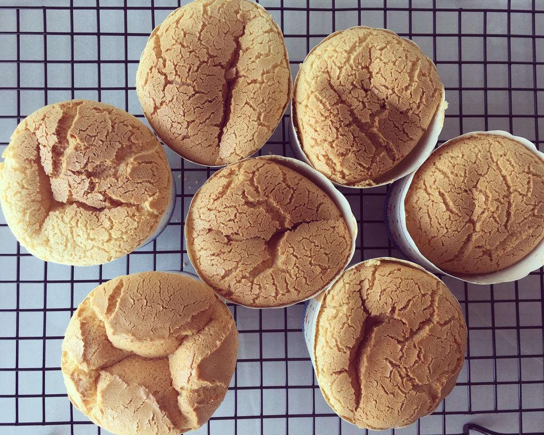 软绵绵戚风纸杯蛋糕