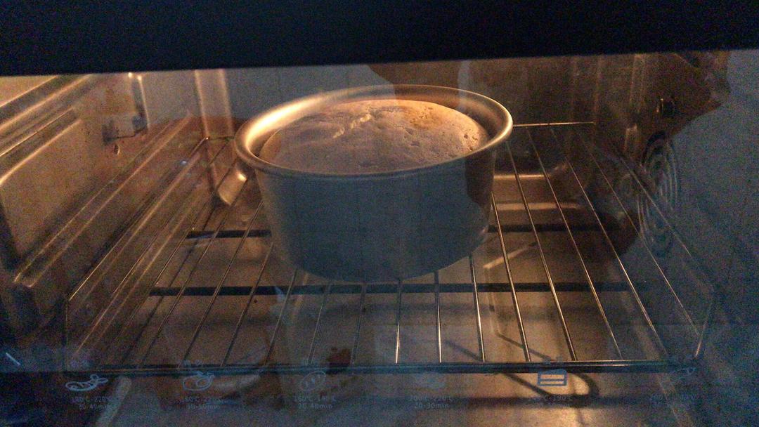 烤箱做蛋糕（戚风蛋糕的做法）