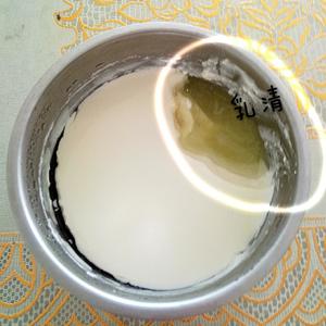 轻松去除乳清 巧得超浓酸奶的做法 步骤3