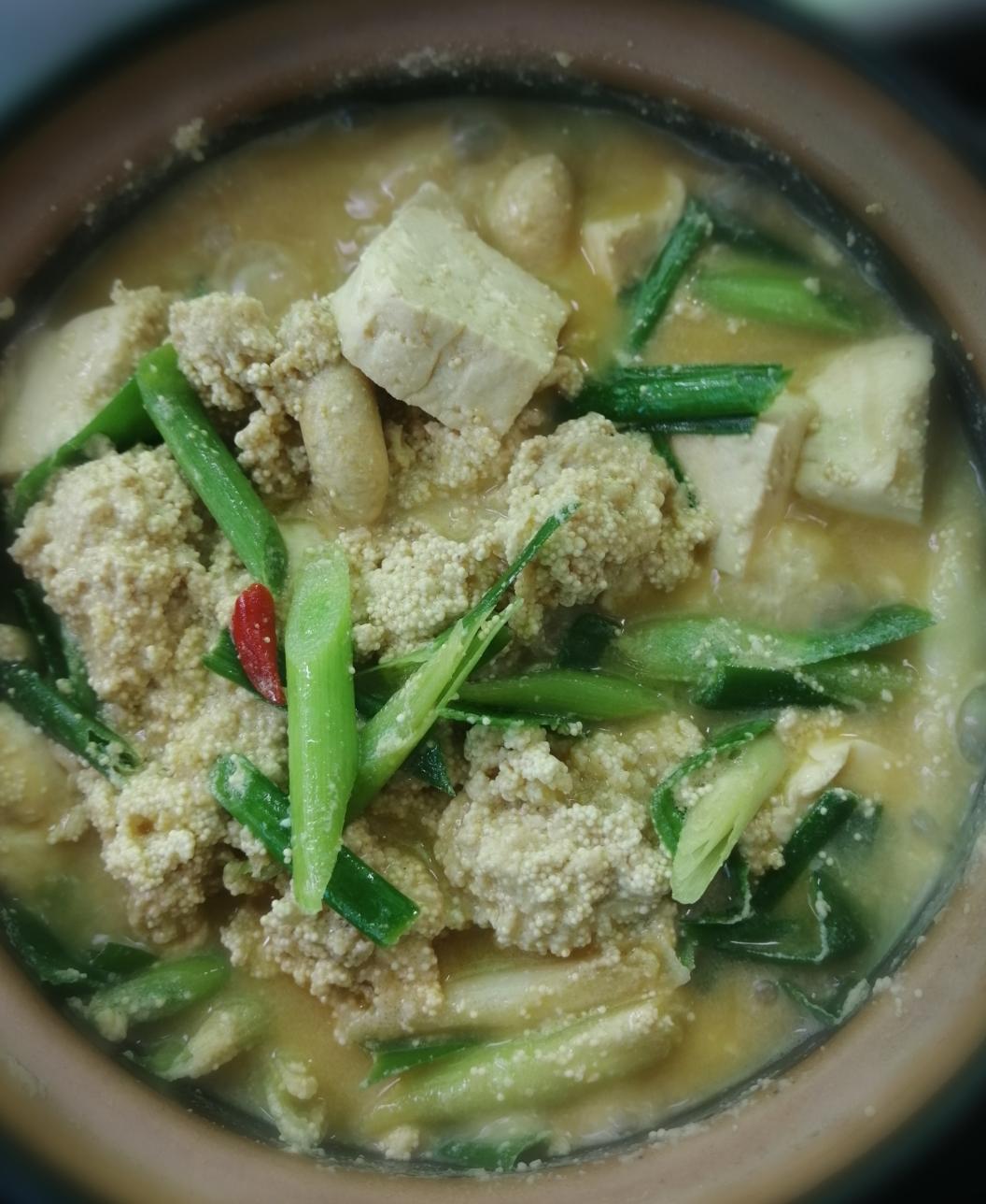 鱼蛋豆腐煲的做法