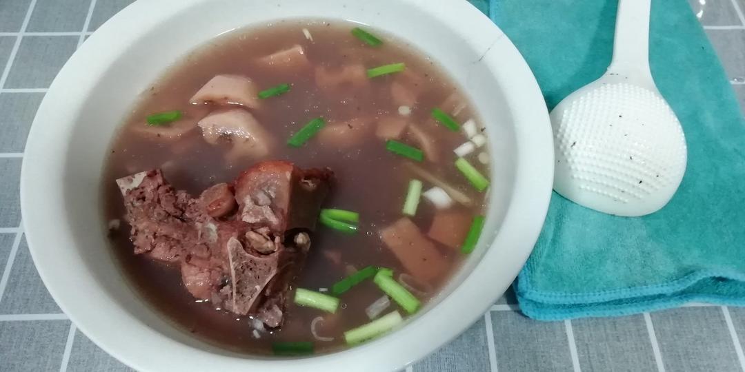 补血养颜清热汤｜红衣花生莲藕排骨汤/猪尾巴汤