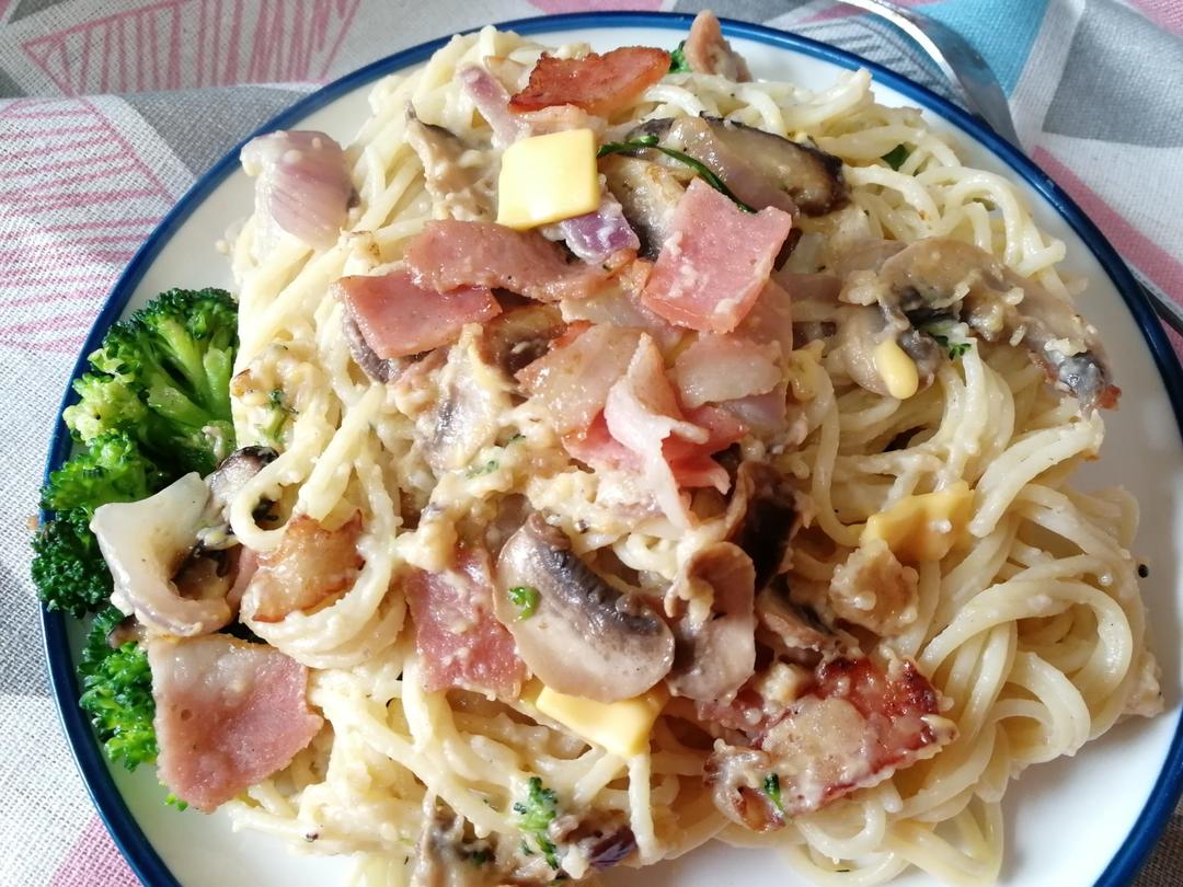 超简单的奶汁培根意面Carbonara